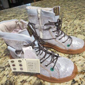 NWT TMA Shoes Air Step  Sparkly Silver Leather Women's Boots Sz 7 US